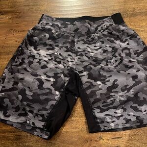 Lululemon black and white camo shorts size medium